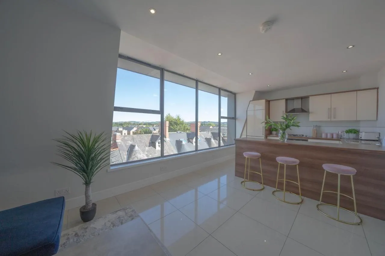 Rooftop Apartment At Queens Beautiful Views 벨파스트