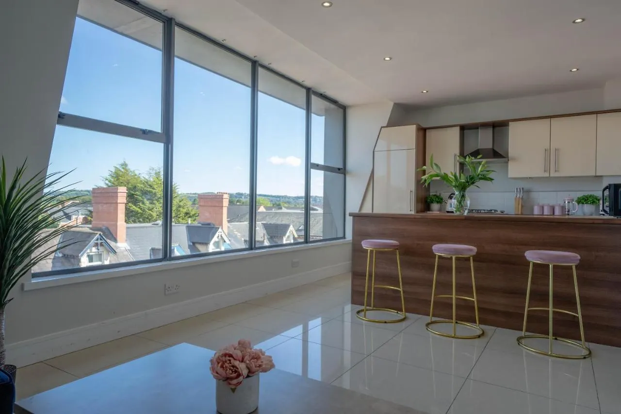 Rooftop Apartment At Queens Beautiful Views 벨파스트