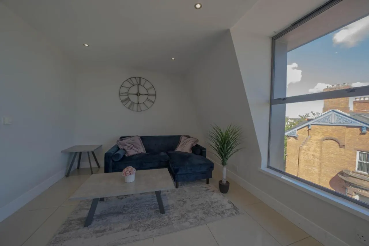Rooftop Apartment At Queens Beautiful Views 벨파스트 0*,  영국