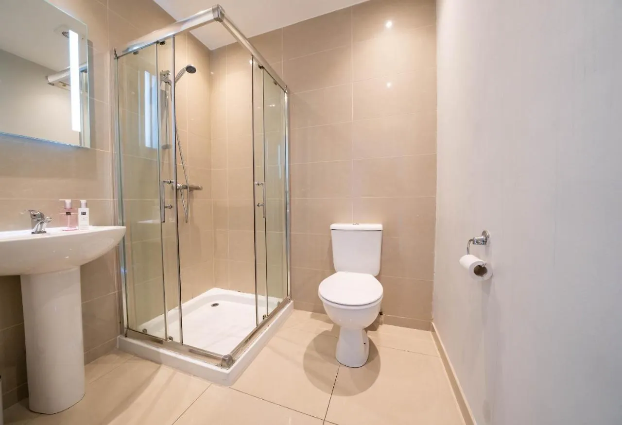 Rooftop Apartment At Queens Beautiful Views 벨파스트