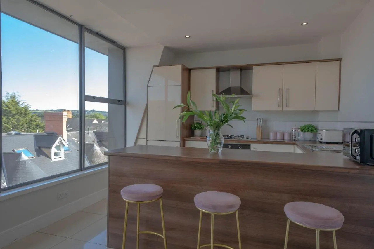 Rooftop Apartment At Queens Beautiful Views بلفاست